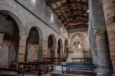 San Clemente al Vomano Manastırı, Teramo ilinin Vomano di Notaresco ilçesine yakın, Abruzzo 'da küçük bir tepenin üzerinde bulunan Katolik bir ibadethanedir..