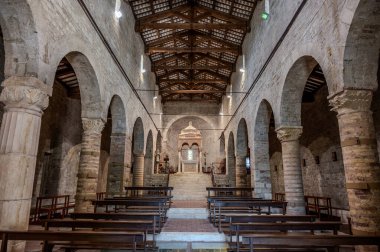San Clemente al Vomano Manastırı, Teramo ilinin Vomano di Notaresco ilçesine yakın, Abruzzo 'da küçük bir tepenin üzerinde bulunan Katolik bir ibadethanedir..