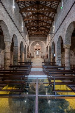 San Clemente al Vomano Manastırı, Teramo ilinin Vomano di Notaresco ilçesine yakın, Abruzzo 'da küçük bir tepenin üzerinde bulunan Katolik bir ibadethanedir..