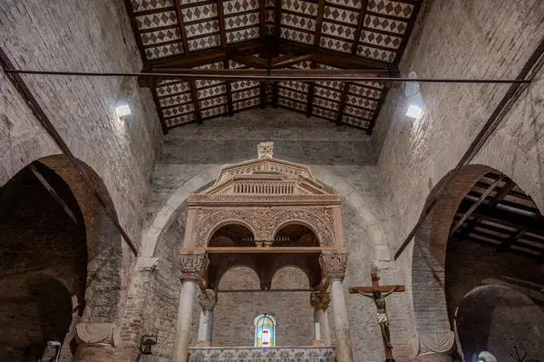 San Clemente al Vomano Manastırı, Teramo ilinin Vomano di Notaresco ilçesine yakın, Abruzzo 'da küçük bir tepenin üzerinde bulunan Katolik bir ibadethanedir..