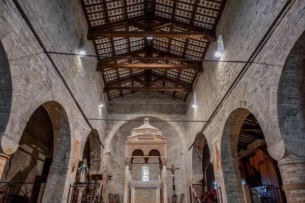San Clemente al Vomano Manastırı, Teramo ilinin Vomano di Notaresco ilçesine yakın, Abruzzo 'da küçük bir tepenin üzerinde bulunan Katolik bir ibadethanedir..