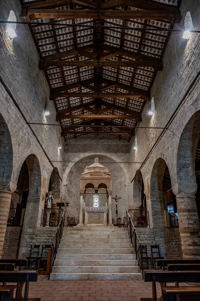 San Clemente al Vomano Manastırı, Teramo ilinin Vomano di Notaresco ilçesine yakın, Abruzzo 'da küçük bir tepenin üzerinde bulunan Katolik bir ibadethanedir..