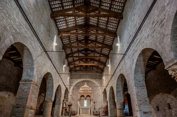 San Clemente al Vomano Manastırı, Teramo ilinin Vomano di Notaresco ilçesine yakın, Abruzzo 'da küçük bir tepenin üzerinde bulunan Katolik bir ibadethanedir..