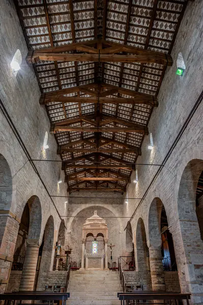 San Clemente al Vomano Manastırı, Teramo ilinin Vomano di Notaresco ilçesine yakın, Abruzzo 'da küçük bir tepenin üzerinde bulunan Katolik bir ibadethanedir..