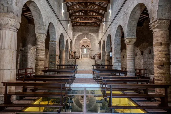 San Clemente al Vomano Manastırı, Teramo ilinin Vomano di Notaresco ilçesine yakın, Abruzzo 'da küçük bir tepenin üzerinde bulunan Katolik bir ibadethanedir..