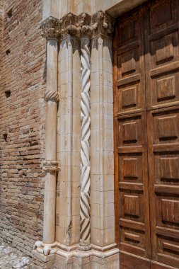 Santa Maria di Propezzano Kilisesi, Abruzzo 'da, Teramo ilinin Morro d' Oro ilçesine bağlı Vomano vadisinde yer alan Romen tarzı bir Katolik ibadethanesidir..