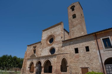 Santa Maria di Propezzano Kilisesi, Abruzzo 'da, Teramo ilinin Morro d' Oro ilçesine bağlı Vomano vadisinde yer alan Romen tarzı bir Katolik ibadethanesidir..