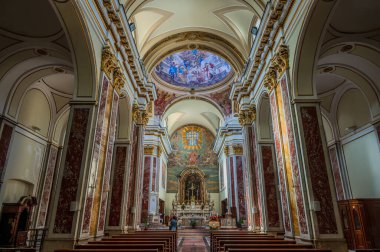 Isernia, Molise. Havari Aziz Petrus Katedrali, Isernia şehrinin en önemli Katolik binasıdır..