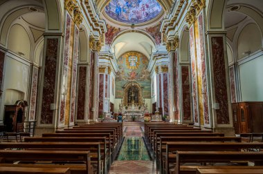 Isernia, Molise. Havari Aziz Petrus Katedrali, Isernia şehrinin en önemli Katolik binasıdır..