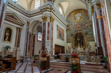 Isernia, Molise. Havari Aziz Petrus Katedrali, Isernia şehrinin en önemli Katolik binasıdır..