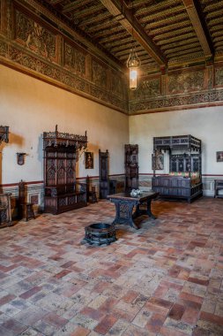 Bracciano belediyesinde yer almaktadır ve tarihi 15. yüzyıla dayanmaktadır. Dış duvarlardan oluşan üç daireden oluşan bu bina, dış kuvvetlerin her köşesi için bir tane olmak üzere beş kuleye sahiptir..