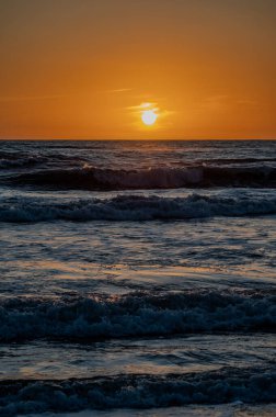 Tyrhenian Denizi, Lazio, İtalya. Sonbahar günbatımı