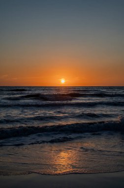 Tyrhenian Denizi, Lazio, İtalya. Sonbahar günbatımı