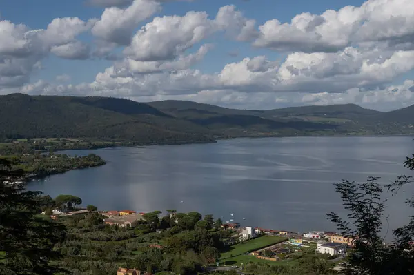 Bracciano Gölü (İngilizce: 