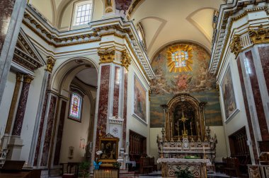 Isernia, Molise. Havari Aziz Petrus Katedrali, Isernia şehrinin en önemli Katolik binasıdır.