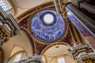 Isernia, Molise. Havari Aziz Petrus Katedrali, Isernia şehrinin en önemli Katolik binasıdır.