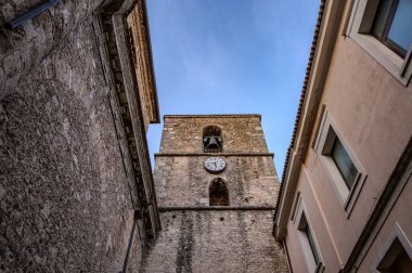 Isernia, Molise. Havari Aziz Petrus Katedrali, Isernia şehrinin en önemli Katolik binasıdır.