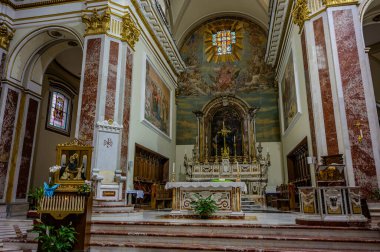 Isernia, Molise. Havari Aziz Petrus Katedrali, Isernia şehrinin en önemli Katolik binasıdır.