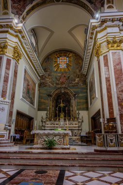 Isernia, Molise. Havari Aziz Petrus Katedrali, Isernia şehrinin en önemli Katolik binasıdır.