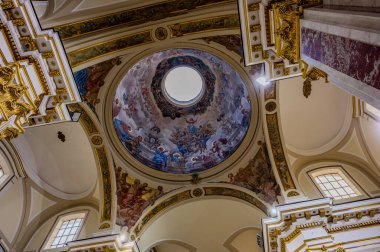 Isernia, Molise. Havari Aziz Petrus Katedrali, Isernia şehrinin en önemli Katolik binasıdır.