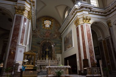 Isernia, Molise. Havari Aziz Petrus Katedrali, Isernia şehrinin en önemli Katolik binasıdır.