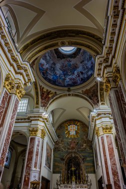 Isernia, Molise. Havari Aziz Petrus Katedrali, Isernia şehrinin en önemli Katolik binasıdır.