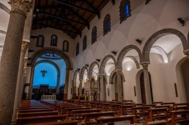 San Clemente Katedrali Teano şehrinin başlıca ibadet yeri ve Teano-Calvi piskoposluğunun merkezidir.