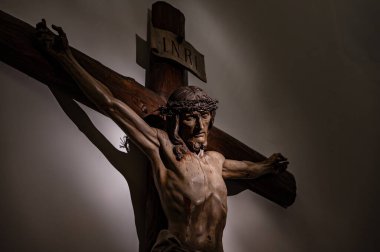San Clemente Katedrali Teano şehrinin başlıca ibadet yeri ve Teano-Calvi piskoposluğunun merkezidir.