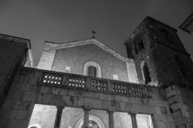 San Clemente Katedrali Teano şehrinin başlıca ibadet yeri ve Teano-Calvi piskoposluğunun merkezidir.