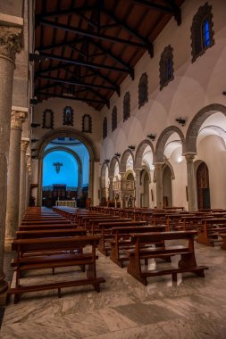 San Clemente Katedrali Teano şehrinin başlıca ibadet yeri ve Teano-Calvi piskoposluğunun merkezidir.