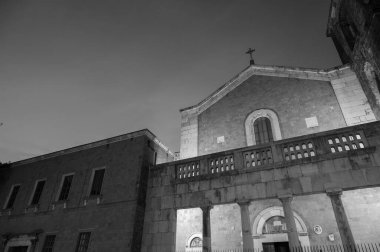 San Clemente Katedrali Teano şehrinin başlıca ibadet yeri ve Teano-Calvi piskoposluğunun merkezidir.