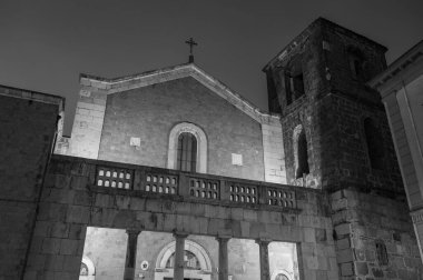 San Clemente Katedrali Teano şehrinin başlıca ibadet yeri ve Teano-Calvi piskoposluğunun merkezidir.