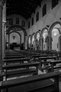 San Clemente Katedrali Teano şehrinin başlıca ibadet yeri ve Teano-Calvi piskoposluğunun merkezidir.