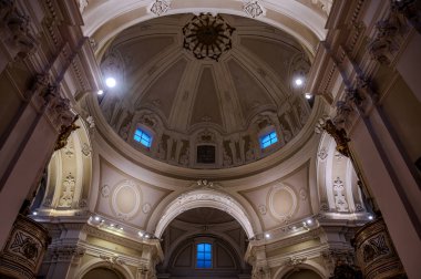 Santa Maria Assunta Bazilikası, Castel di Sangro 'nun (El-Kaide) başlıca dini binasıdır. Bazilika, şehrin üst kesiminde, Civita 'da yer almaktadır. Yapının üç göbeği var.