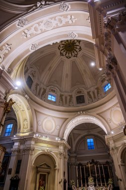 Santa Maria Assunta Bazilikası, Castel di Sangro 'nun (El-Kaide) başlıca dini binasıdır. Bazilika, şehrin üst kesiminde, Civita 'da yer almaktadır. Yapının üç göbeği var.