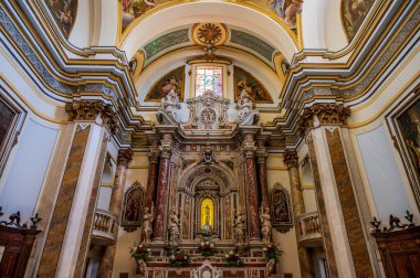 The Cathedral of the Madonna del Ponte is the main place of worship in Lanciano. In Feb. 1909, Pope Pius X elevated it to the rank of minor basilica, and in 1940 it was declared a National Monument