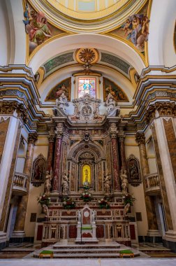 The Cathedral of the Madonna del Ponte is the main place of worship in Lanciano. In Feb. 1909, Pope Pius X elevated it to the rank of minor basilica, and in 1940 it was declared a National Monument