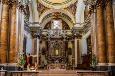 The Cathedral of the Madonna del Ponte is the main place of worship in Lanciano. In Feb. 1909, Pope Pius X elevated it to the rank of minor basilica, and in 1940 it was declared a National Monument