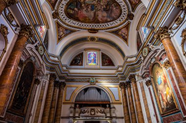 The Cathedral of the Madonna del Ponte is the main place of worship in Lanciano. In Feb. 1909, Pope Pius X elevated it to the rank of minor basilica, and in 1940 it was declared a National Monument