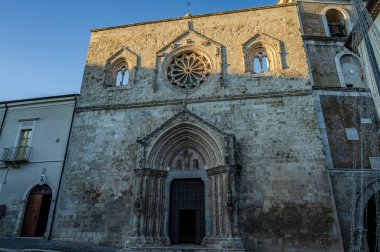 Larino Katedrali veya Santa Maria Assunta ve San Pardo Katedrali, Campobasso eyaletinin aynı adlı şehrinde yer almaktadır..