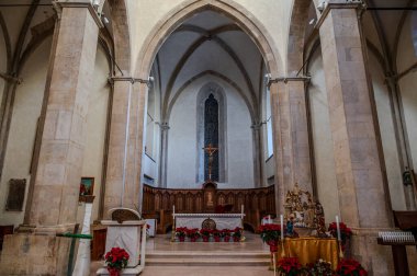 Larino Katedrali veya Santa Maria Assunta ve San Pardo Katedrali, Campobasso eyaletinin aynı adlı şehrinde yer almaktadır..