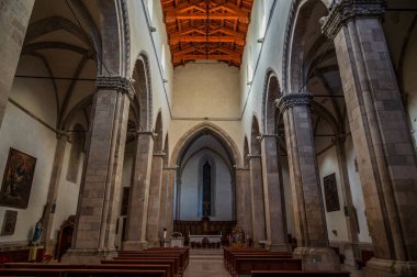 Larino Katedrali veya Santa Maria Assunta ve San Pardo Katedrali, Campobasso eyaletinin aynı adlı şehrinde yer almaktadır..