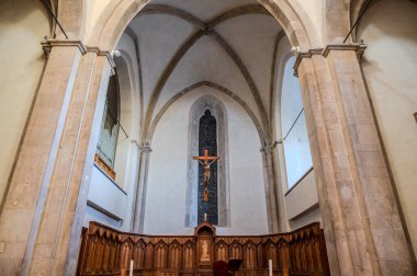 Larino Katedrali veya Santa Maria Assunta ve San Pardo Katedrali, Campobasso eyaletinin aynı adlı şehrinde yer almaktadır..