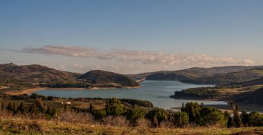 Guardialfiera ya da Liscione Gölü, Molise 'deki Biferno nehrinin üzerinde inşa edilen ve çevredeki kasabalara içme suyu sağlayan yapay bir göldür..
