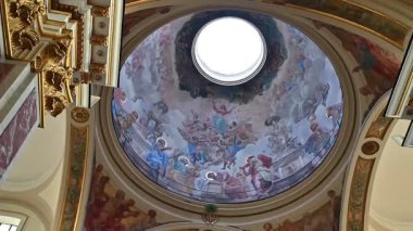 Isernia, Molise. Havari Aziz Petrus Katedrali, Isernia şehrinin en önemli Katolik binasıdır..