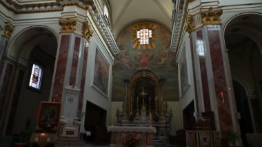 Isernia, Molise. Havari Aziz Petrus Katedrali, Isernia şehrinin en önemli Katolik binasıdır..