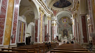 Isernia, Molise. Havari Aziz Petrus Katedrali, Isernia şehrinin en önemli Katolik binasıdır..