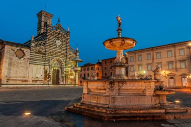 Santo Stefano Katedrali, Prato şehrinde, Piazza del Duomo 'da bulunan Katolik ibadetinin ana yeridir. Temmuz 1996 'da Papa 2. John Paul bunu küçük bir bazilikanın onuruna yükseltti..