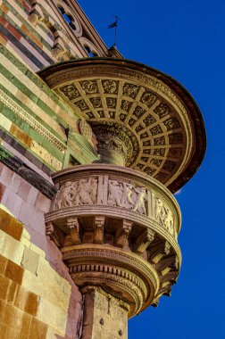 Santo Stefano Katedrali, Prato şehrinde, Piazza del Duomo 'da bulunan Katolik ibadetinin ana yeridir. Temmuz 1996 'da Papa 2. John Paul bunu küçük bir bazilikanın onuruna yükseltti..