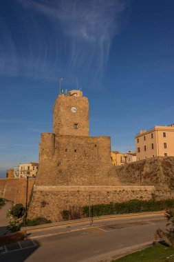 Termoli 'nin Swabian kalesi profiline göre şehrin ortaçağ köyü. İnşaatı yaklaşık 13. yüzyıla dayanıyor..
